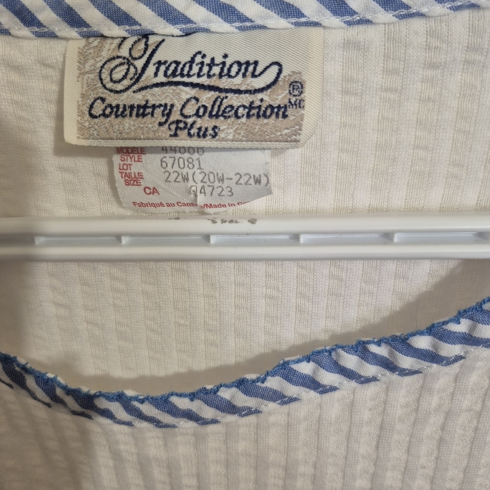Tradition Country Collection Cottagecore Blue Floral Top 22W - Picture 2 of 5